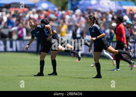 9 luglio 2023; San Jose, CA, Stati Uniti; gli arbitri si estendono prima dell'inizio della partita tra Stati Uniti e Galles al PayPal Park. Foto: Stan Szeto - immagine dello sport Foto Stock