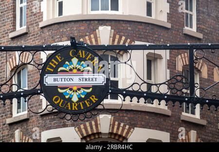 Cartello Button Street nel quartiere delle caverne Foto Stock