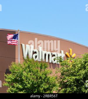 Walmart discount e negozio di alimentari Willows California USA Foto Stock