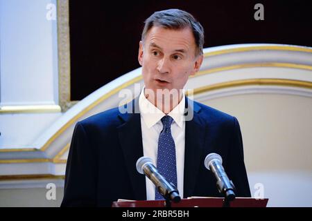 Il cancelliere dello Scacchiere Jeremy Hunt parla alla cena della City of London Financial and Professional Services alla Mansion House di Londra. Data immagine: Lunedì 10 luglio 2023. Foto Stock