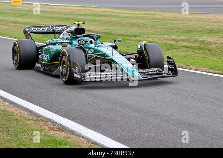 Towcester, Regno Unito. 9 luglio 2023. Silverstone, Towcester, Northamptonshire, Regno Unito, il 9 luglio 2023. Fernando Alonso, Aston Martin entra nella pit Lane durante il Gran Premio di Formula 1 Aramco a Silverstone, Towcester, Northamptonshire, Regno Unito, il 9 luglio 2023. Crediti: Francis Knight/Alamy Live News Foto Stock