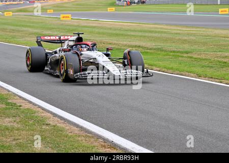 Towcester, Regno Unito. 9 luglio 2023. Silverstone, Towcester, Northamptonshire, Regno Unito, il 9 luglio 2023. Nyck De Vries, AlphaTauri entra nella pit Lane durante il Gran Premio di Formula 1 Aramco a Silverstone, Towcester, Northamptonshire, Regno Unito, il 9 luglio 2023. Crediti: Francis Knight/Alamy Live News Foto Stock