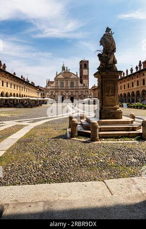 Piazza Ducale. Vigevano, distretto di Pavia, Lombardia, Italia Foto Stock