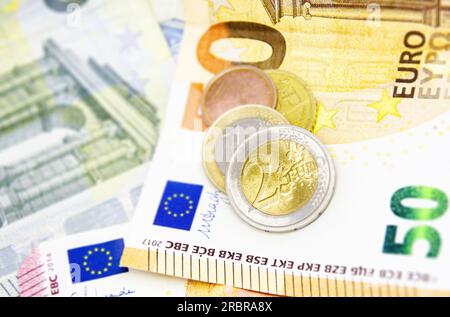 Monete e banconote in euro. Finanziamenti e risparmi nell'Unione europea Foto Stock