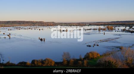 Burrow Mump Burrowbridge Somerset Inghilterra dove il fiume Tone sfocia nel fiume Parrett che causa regolarmente inondazioni come mostrato nelle foto Foto Stock