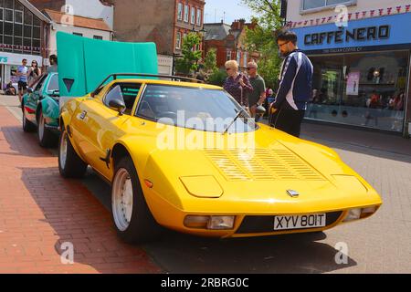 Una replica dell'iconica Lancia Stratos progettata da Bertone, che divenne leggendaria come auto da rally vincitrice del Campionato del mondo di rally della metà degli anni '1970 Foto Stock