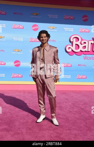 Los Angeles, California, USA 2 agosto 2021 l'attore Xolo Mariduena e il regista Angel Manuel Soto partecipano alla Warner Bros. Prima di 'The Suicide Squad' al Regency Village Theatre il 2 agosto 2021 a Los Angeles, California, USA. Foto di Barry King/Alamy Stock foto Foto Stock