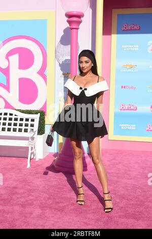 Los Angeles, California, USA 9 luglio 2023 l'attrice Shay Mitchell partecipa alla Warner Bros. Immagini prima mondiale di ÔBarbieÕ al Shrine Auditorium il 9 luglio 2023 a Los Angeles, California, USA. Foto di Barry King/Alamy Stock Photo Foto Stock