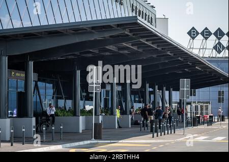 Belgrado, Serbia. 10 luglio 2023. Foto esterna dell'aeroporto Nikola Tesla di Belgrado. Crediti: Silas Stein/dpa/Alamy Live News Foto Stock