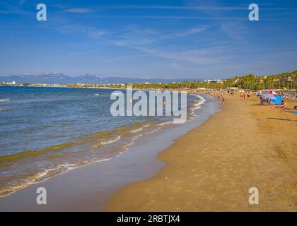 Spiaggia di Platja de Llevant (spiaggia orientale) a Salou, sulla Costa Daurada (Tarragona, Catalogna, Spagna), es.: La Platja de Llevant (playa de levante) Salou Foto Stock