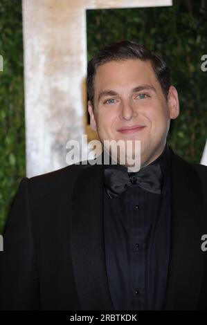 WEST HOLLYWOOD, CA - FEBBRAIO 26: Jonah Hill arriva al Vanity Fair Oscar Party 2012 ospitato da Graydon Carter alla Sunset Tower il 26 febbraio 2012 a West Hollywood, California. Gruppo) persone: Jonah Hill Credit: Storms Media Group/Alamy Live News Foto Stock