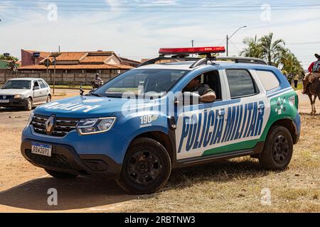 Apore, Goias, Brasile - 05 07 2023: Veicolo della polizia militare dello stato di goias Foto Stock