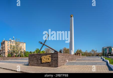 Odessa, Ucraina 05.05.2023. Obelisco ali della Vittoria nel distretto di Arcadia a Odessa, Ucraina, in una giornata di sole primaverile Foto Stock