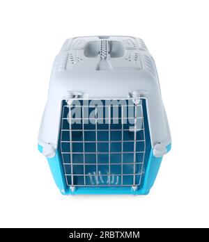 Trasportino per animali di colore azzurro isolato su bianco Foto Stock