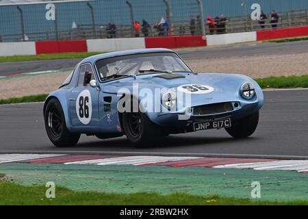 Mike Whitaker SNR, TVR Griffith, un evento con due griglie distinte, HRDC Dunlop Allstars per le vetture sportive, GT e Touring pre-1966. Gli Allstars Re Foto Stock