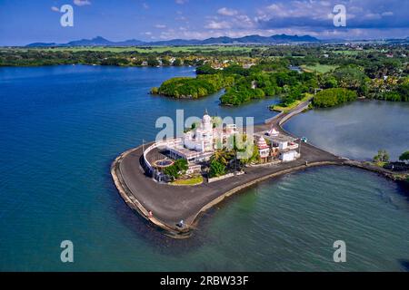 Mauritius, quartiere Flacq, Poste de Flacq, vista aerea del tempio indù Sagar Shiv Mandir Foto Stock