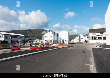 Ampliamento quasi completato sulla Shore Street A893 a Ullapool, Highland, Scozia, Regno Unito. Foto Stock