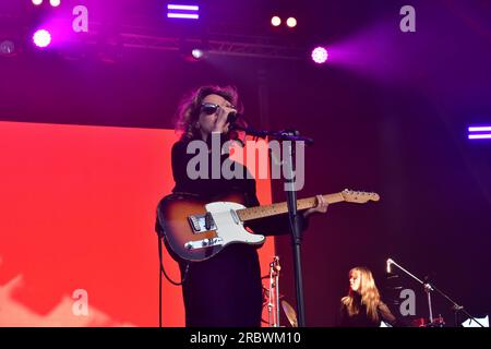 Anna Calvi in esibizione al Bristol Sounds, Bristol, Regno Unito. Giugno 25 2023. Foto Stock