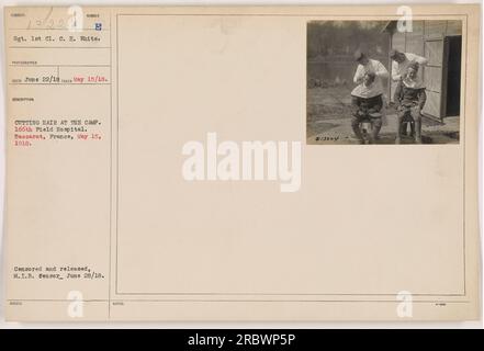 Sgt. 1a Classe C.H. Capelli da taglio bianchi al 166 ° ospedale campo di Baccarat, Francia. Questa foto è stata scattata il 15 maggio 1918 da Subie Photographer. È stato censurato e rilasciato dal M.I.B. Censor il 28 giugno 1918. (Didascalia di 111-SC-13224 descrizione dell'oggetto e note di emissione) Foto Stock