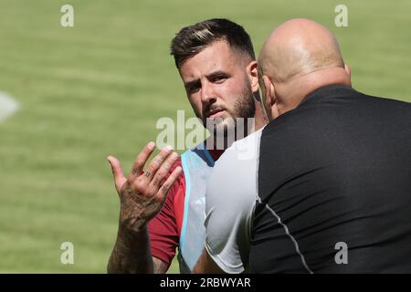 Hoenderloo, Paesi Bassi. 11 luglio 2023. Aron Donnum di Standard raffigurato durante una sessione di allenamento della squadra di calcio belga di prima divisione Standard de Liege durante il loro training camp estivo, martedì 11 luglio 2023 a Hoenderloo, per prepararsi alla prossima stagione 2023-2024. BELGA PHOTO BRUNO FAHY Credit: Belga News Agency/Alamy Live News Foto Stock