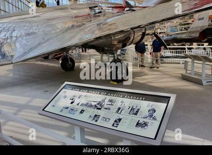 Lockheed Model 10-e Electra aeroplano bimotore nella livrea di Amelia Earhart in mostra al Museum of Flight Seattle Washington State USA Foto Stock