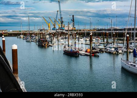 Dover, Inghilterra, Regno Unito - 25 agosto 2022: Porto turistico di dover Foto Stock