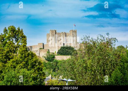 Vista sul castello di dover da Castle Street, dover, Kent, Inghilterra Foto Stock