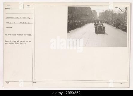 Corteo di benvenuto a casa a New York, tenuto il 25 marzo 1919, durante la prima guerra mondiale La fotografia, catturata dal tenente Geo. H.Lyon, mostra una visione generale della parata mentre si avvicina alla 69esima strada. Foto Stock