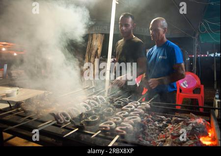 Anguille allo spiedo, ricetta tipica della Sardegna, Campidano, Sardegna, Italia, Europa Foto Stock