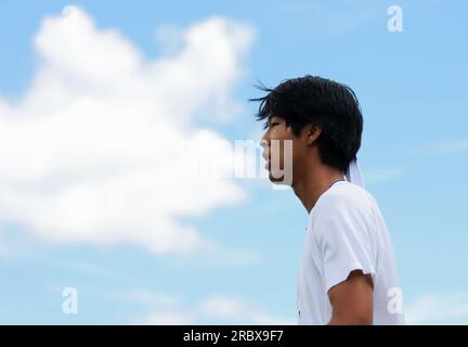 Yi Zhou in azione contro Henry Jefferson (non nella foto) il giorno nono dei Campionati di Wimbledon 2023 all'All England Lawn Tennis and Croquet Club di Wimbledon. Data foto: Martedì 11 luglio 2023. Foto Stock