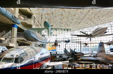 USAF AGM-86B missile subsonico da crociera lanciato dall'aria e V-1 Flying Bomb nella Great Gallery del Museum of Flight Tukwila Seattle Washington State USA Foto Stock