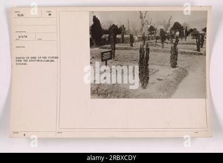 Tombe di alcune delle vittime dell'affondamento della Lusitania in Irlanda. La foto è stata scattata il 4 maggio 1918 e fa parte delle attività militari durante la prima guerra mondiale. È stato ricavato dal file 111-SC-9239 ed emesso dalla Sumber 9259. Fotografo H Synodol. Foto Stock