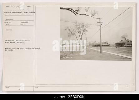 Fotografia aerea scattata il 24 febbraio 1919, che mostra installazioni telefoniche a Fort Wayne a Detroit. La fotografia è scattata da una prospettiva verso ovest, catturando l'ingresso al palo. L'immagine è stata scattata dal fotografo del Signal Corps per il Dipartimento centrale. Questa fotografia ha il numero di identificazione 111-SC-42994. Foto Stock