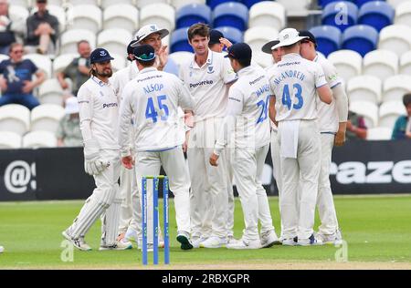 Hove Regno Unito 11 luglio 2023 - il lanciatore del Sussex Henry Shipley si congratula per aver catturato il wicket di Luis Reece durante il secondo giorno della partita di cricket LV= Insurance County Championship al 1st Central County Ground di Hove : Credit Simon Dack /TPI/ Alamy Live News Foto Stock