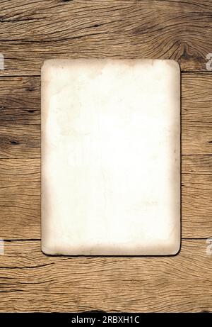 Vecchio sfondo in carta vintage su tavola di legno Foto Stock
