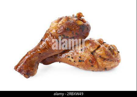 Cosce di pollo glassate con salsa di soia isolate su bianco Foto Stock