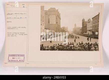 L'immagine acquisita dal tenente M. deBerri Sig. R.C. mostra la terza Liberty Loan Parade a Washington D.C. il 26 aprile 1918. La sfilata sta risalendo Pennsylvania Ave. E si sta svoltando a nord in 15th St La fotografia è stata censurata e pubblicata il 4 maggio 1912 dalla Historical Branch of W.P. D. Foto Stock
