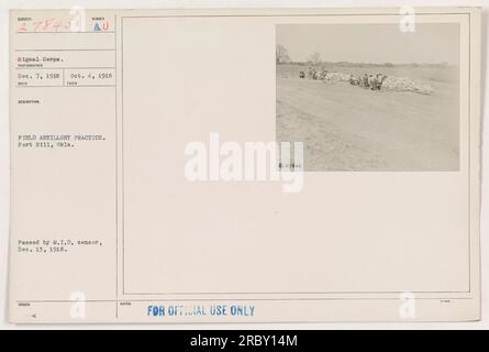 Immagine che mostra soldati del 111th Signal Corps che conducono pratica di artiglieria al Sunber Au Field a Fort S111, Oklahoma. La foto è stata scattata il 4 ottobre 1918 e approvata dal M.I.D. Censor il 13 dicembre 1918. Questa immagine è solo per uso ufficiale. Foto Stock