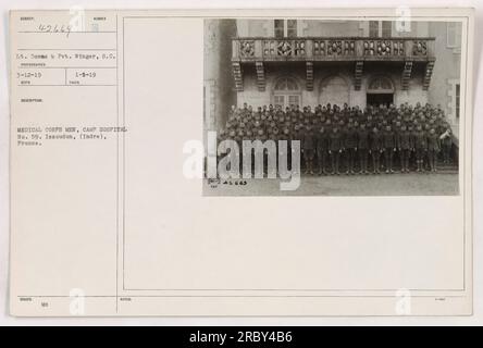 Immagine: Tenente Downs e Pvt. Winger del corpo medico del Camp Hospital n. 59 a Issoudun, Francia, durante la prima guerra mondiale. La foto è stata scattata il 12 marzo 1919. Foto Stock