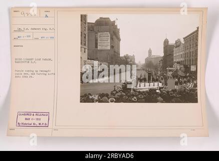 I soldati marciarono durante la terza Liberty Loan Parade il 26 aprile 1918 a Washington D.C. La parata si vede salire su Pennsylvania Avenue e girare a nord in 15th Street. La foto è stata scattata dal tenente E.M. deßerri e Sig. R.C. e fu censurato e pubblicato il 4 maggio 1918 da The Historical Branch, W.P.D. Foto Stock