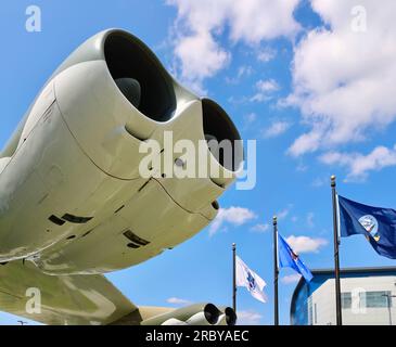 Motori e bandiere B-52G Stratofortress 59-2584 Midnight Express bombardiere strategico a lungo raggio Museum of Flight Seattle Washington State USA Foto Stock