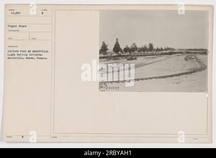 L'immagine mostra un deposito ad Abainville, Mosa, Francia durante la prima guerra mondiale. Esso raffigura specificamente la Light Railway Division. La foto è stata scattata da un fotografo del Signal Corps ed è numerata 21.897. La posizione è contrassegnata dal simbolo "H" e le note aggiuntive menzionano il suo collegamento alla serie 3-400. Foto Stock