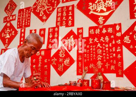 Calligrafo cinese a Chinatown, Singapore Foto Stock