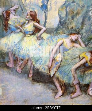 Ballet Dancers in the Wings 1900 di Edgar Degas Foto Stock