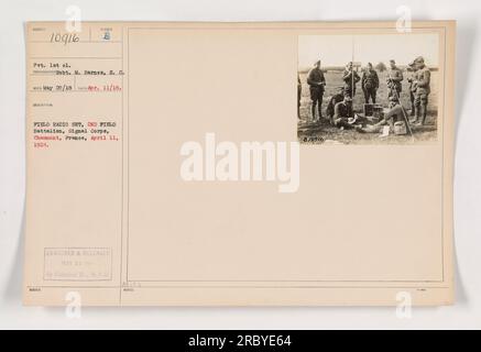 Set radiofonico da campo assegnato al 2nd Field Battalion del Signal Corps a Chaumont, in Francia. La foto è stata scattata da Robt. M. Barnes l'11 aprile 1918. È stato censurato e pubblicato da The Historical Branch of W.P.D. il 23 maggio 1915. Foto Stock