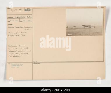 Naval Aviation Training Station a Warrington Beach, Pensacola, Florida. Una fotografia scattata il 26 gennaio 1918 mostra un aereo con uno studente aviatore e un istruttore che lascia la stazione. L'immagine è etichettata come 111-SC-2950 ed è stata scattata dal Signal Corps, U.S.A. Questa foto è stata pubblicata da W.O.D per Photo Div. Il 2 febbraio 1918. Foto Stock