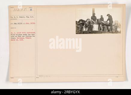 Una cucina da campo di e Co. B. 101st Field Battalion, pronta per il servizio su un'auto piatta, parte per il fronte a Soissons, in Francia, il 18 marzo 1918. Il tenente E. H. Cooper del Signal Reserve Corps catturò questa immagine durante la prima guerra mondiale Foto Stock