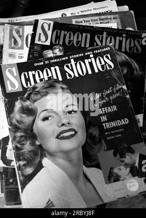 Vintage 1950s numeri di Screen Stories rivista in vendita in un negozio di antiquariato americano. Foto Stock