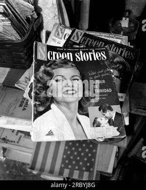 Vintage 1950s numeri di Screen Stories rivista in vendita in un negozio di antiquariato americano. Foto Stock