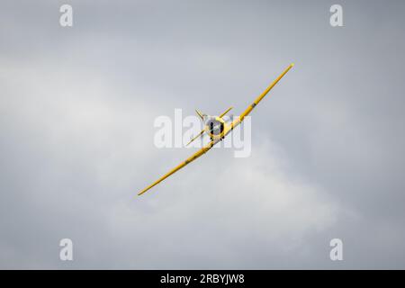 Navy Wings - 1952 Harvard T-6 «G-NWHF» aviotrasportato allo Shuttleworth Military Airshow il 2 luglio 2023. Foto Stock